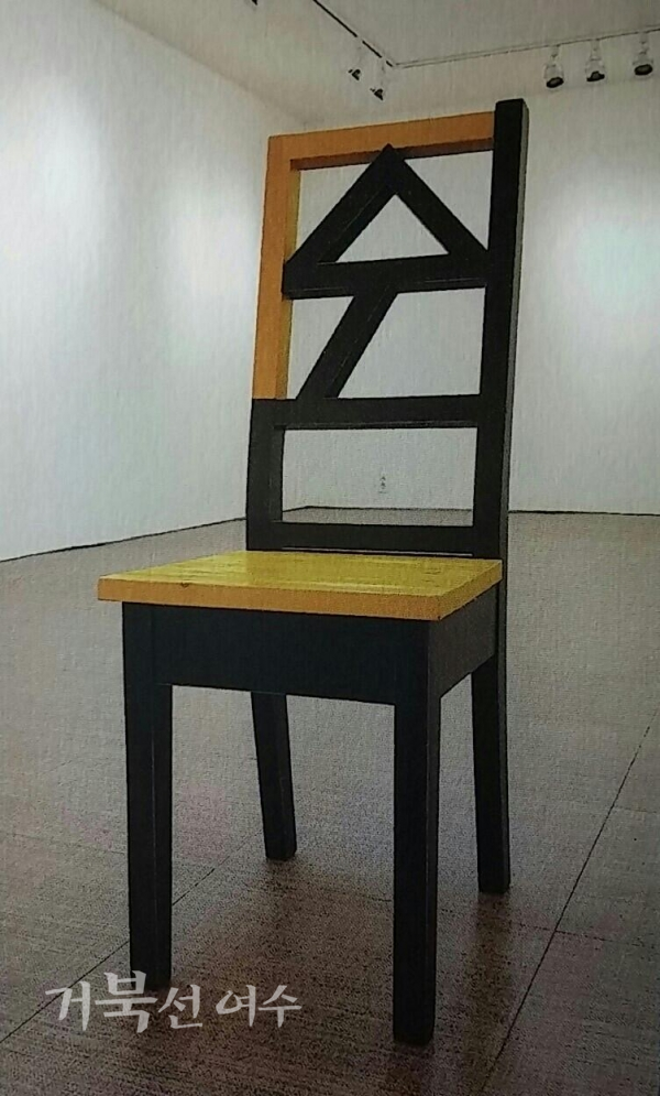 ∆유상국, 쉼, 나무의자, 36.4x43x98cm, 2017 ⓒ이기자