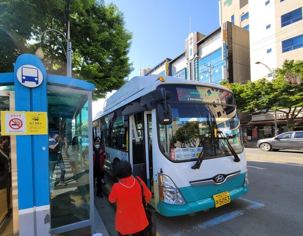 ▲ 여수시가 친절한 시내버스 서비스를 제공하기 위해 5월 4일부터 6월 3일까지 한 달간 ‘시내버스 시민평가단’을 모집한다.