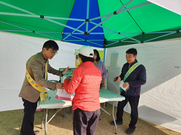 ▲ 여수시는 지난 16일에는 웅천친수공원에서 결핵 예방 홍보를 펼치고 있다. 